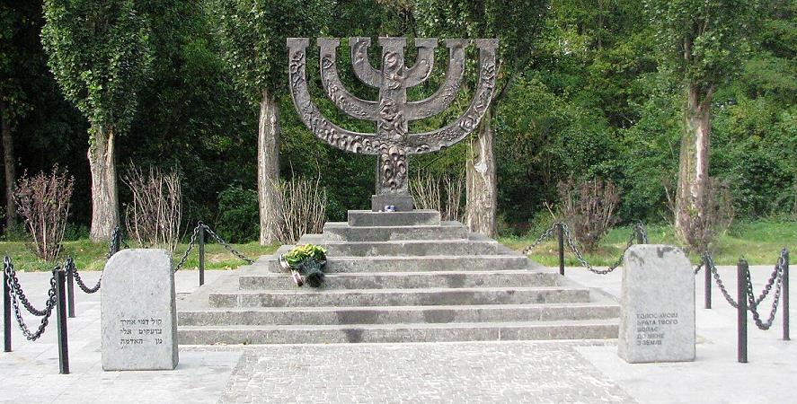 Памятник жертвам Бабьего Яра работы А. Д. Левича