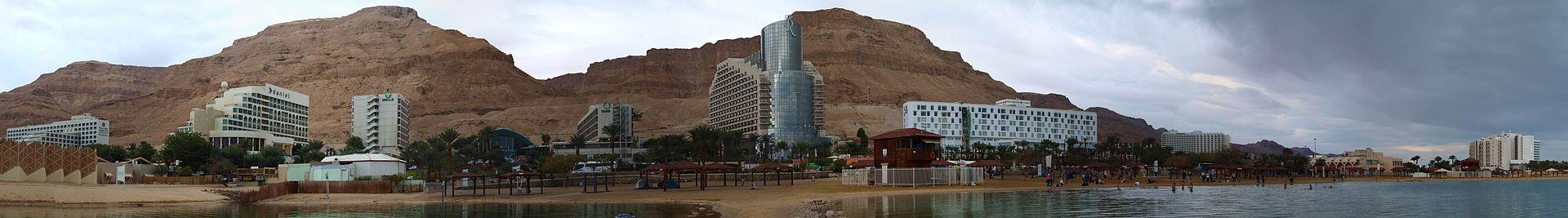 Панорама комплекса Эйн-Бокек с Мёртвого моря.