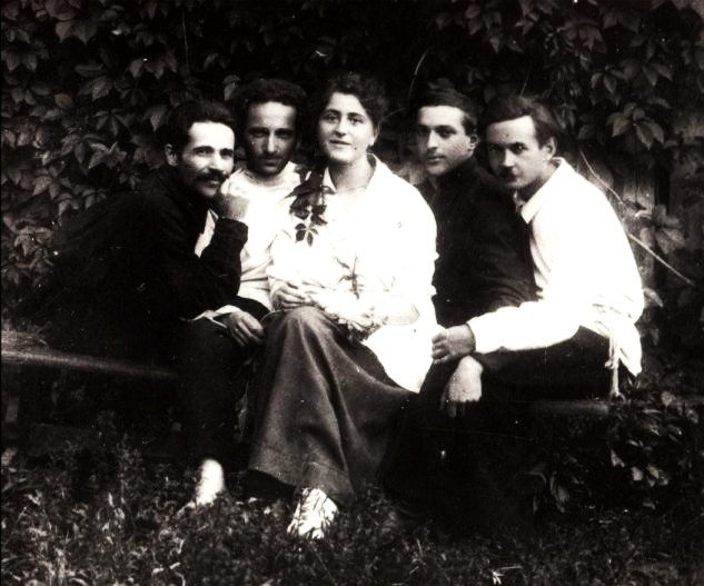Файл:Bykhovsky with friends in Gomel.jpg