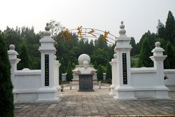 Монумент в честь Рихарда Фрая в Тяньцзине.