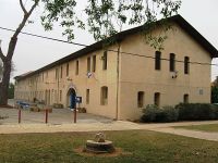 Старинный дом Краузе: в то время на втором этаже было общежитие, а на первом этаже кухня и столовая