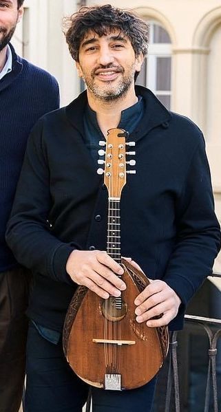 Файл:Avi Avital 2022.jpg