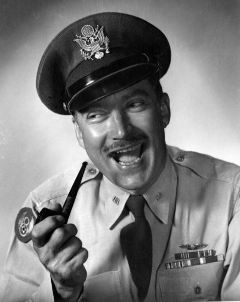 Файл:MacKinlay Kantor (1950).jpg