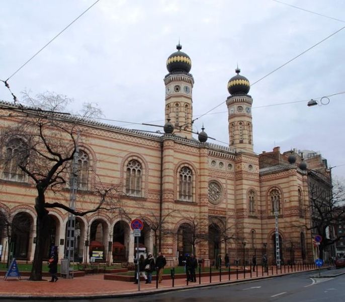 Файл:Budapest Grosse Synagoge.jpg