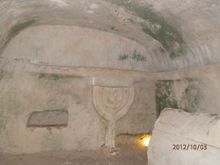 Погребальная камера с мнорой. Фото д-ра Александра Луговского.