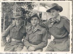 Бойцы британского спецподразделения Special Interrogation Group: Дов Коэн, Филипп Когель и Дольф Центнер.