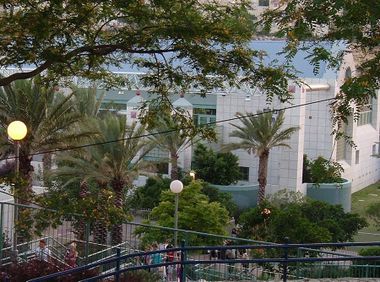 Здание культурного центра «Эшкол hа-паис». Маале-Адумим. Фото: Ш. Кидрон. 2005.