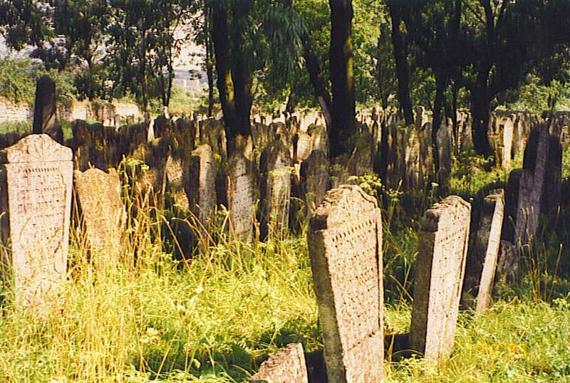 Файл:Jewish Cemetery Derazhnia 1995.jpg