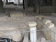 Археологическая площадка во дворе базилики Благовещения в Назарете - остатки зданий начала н.э.