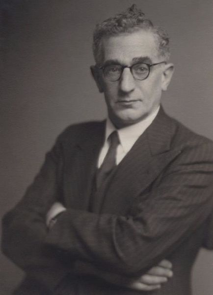 Файл:Sir Leon Simon.JPG