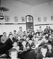 Класс в Микве Исраэль в начале её работы