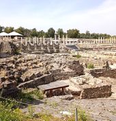 Кардо (торговая улица) в древнем Бейт-Шеане - вид из театра