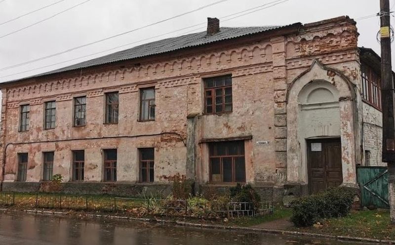 Файл:Novhorod-Siverskyi former Synagogue.jpg