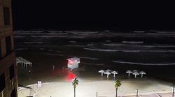 Хайфский пляж зимней ночью (декабрь 2021 г.). Фото Анны Лифлянд.