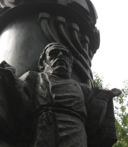 Файл:Памятник Шолом-Алейхему Менора.JPG