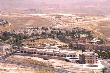 Центр города Маале-Адумим (вид с высоты птичьего полета). 2000. Фото М. Мильнера. Государственное бюро печати. Израиль.