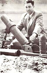 Давид Лейбович в 1947 г. с первым экземпляром "Давидки".