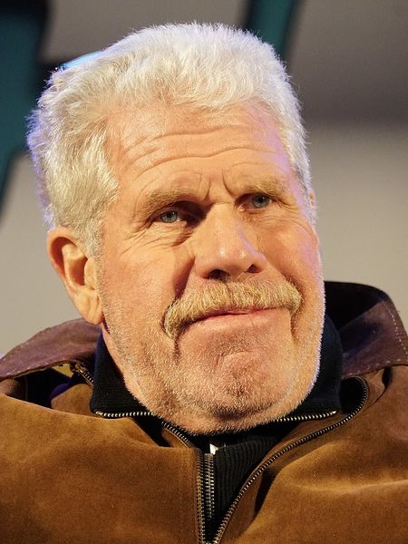 Файл:Ron Perlman 2022 (cropped).jpg