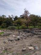 Остатки домов у крепостной стены в древнем Бейт-Шеане