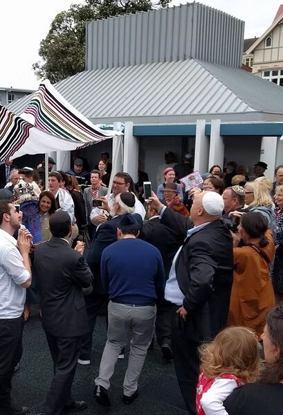 Файл:В веллигтонской синагоге.jpg