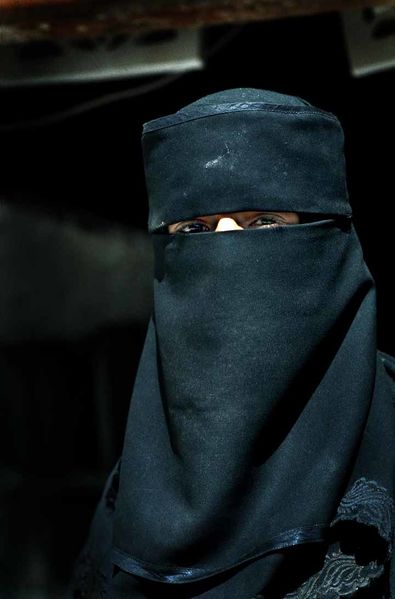 Файл:Muslim woman in Yemen.jpg