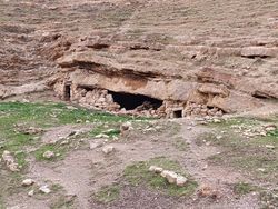 Вход в пещеру Харитон, февраль 2023 г. Фото Вадима Бугаенко.