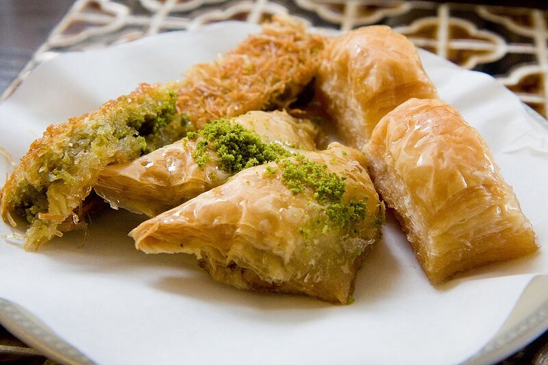 Файл:Şöbiyet, Baklava and Kadayıf.jpg