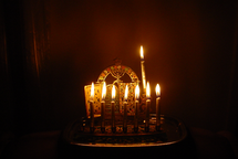 Ха́нука (ивр. חֲנֻכָּה‎)